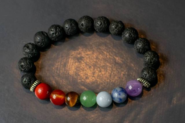 Bracelet 7 Chakras et Pierre de Lave
