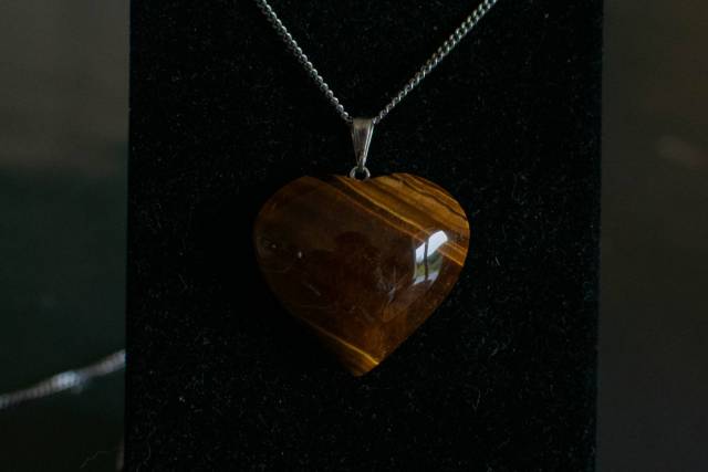 Pendentif Coeur Oeil de Tigre 2.5cm